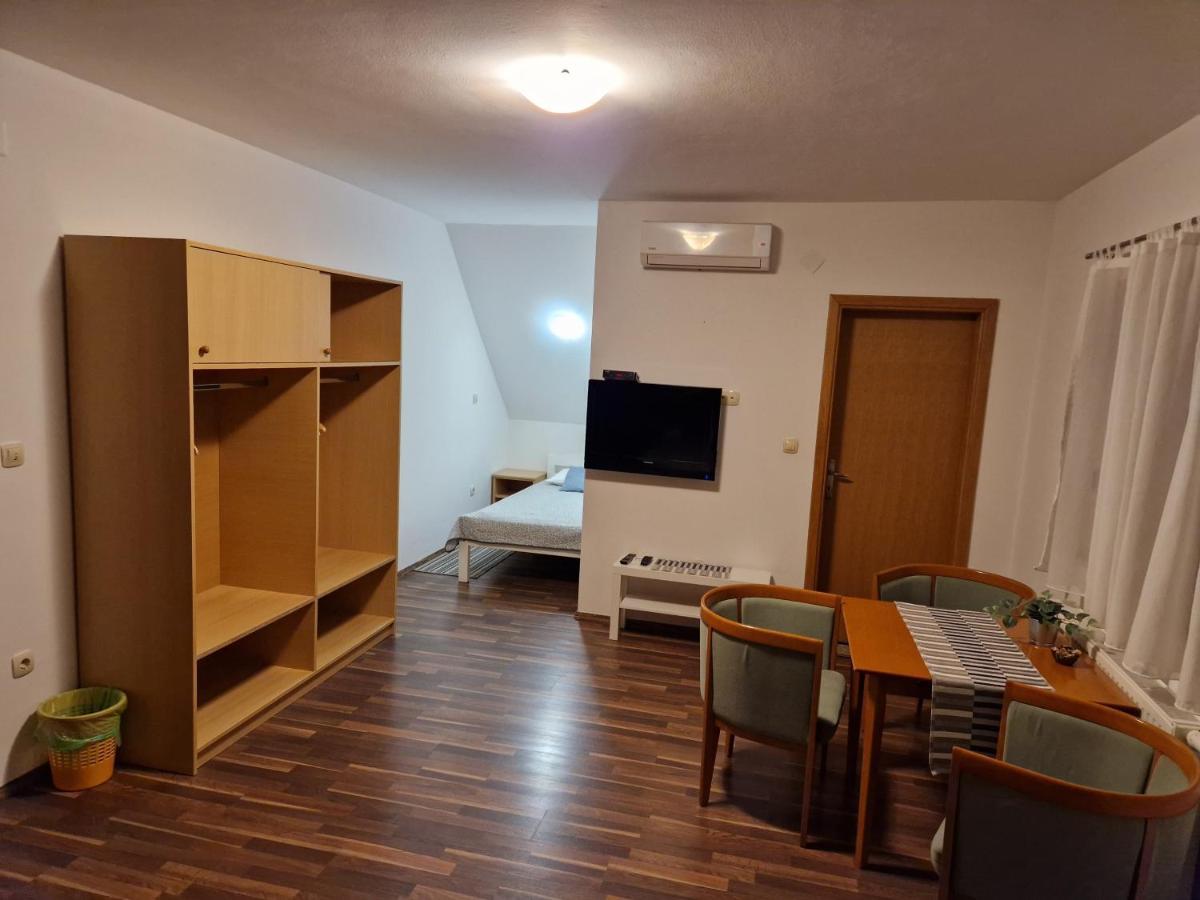 Guest House Wolf II Plitvička Jezera Dış mekan fotoğraf