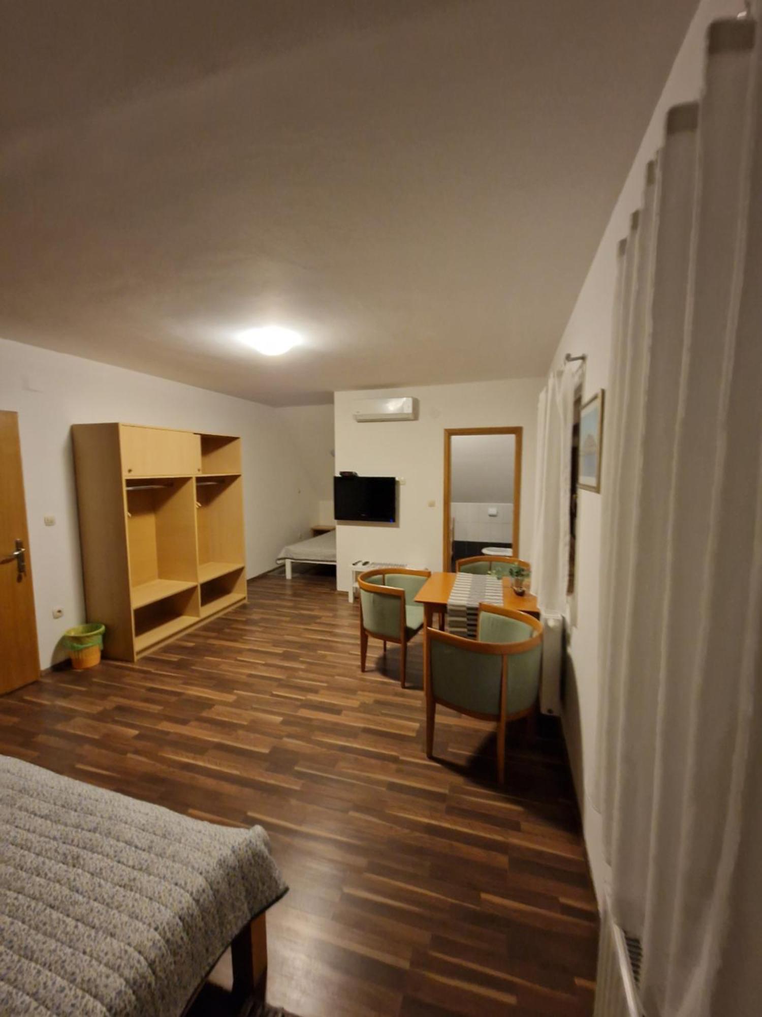 Guest House Wolf II Plitvička Jezera Dış mekan fotoğraf